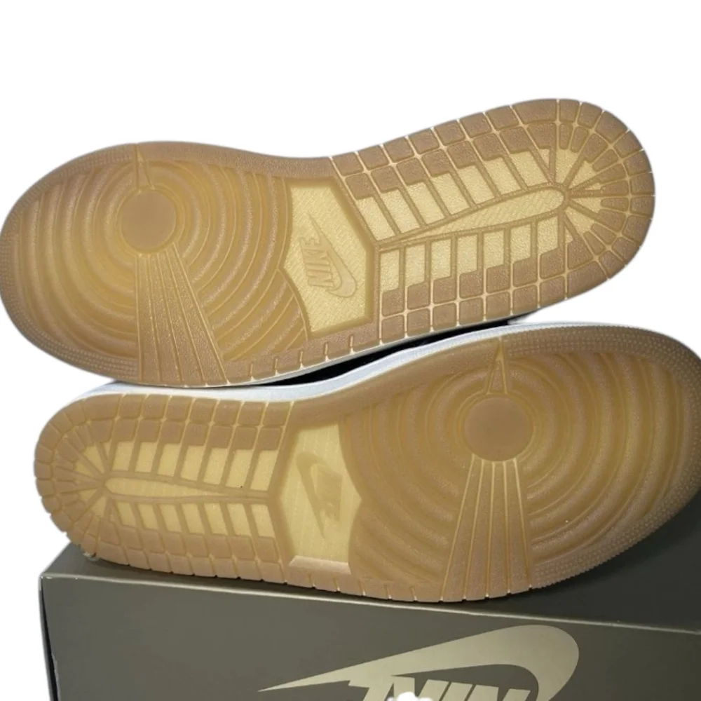 Jordan 1 Retro High OG Sneakers Black/Metallic Gold-Sail (DZ5485 071) 10.5